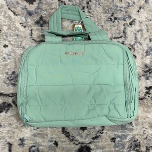 BAGSMART Mint Green Quilted Toiletry Travel Bag Organizer NWT